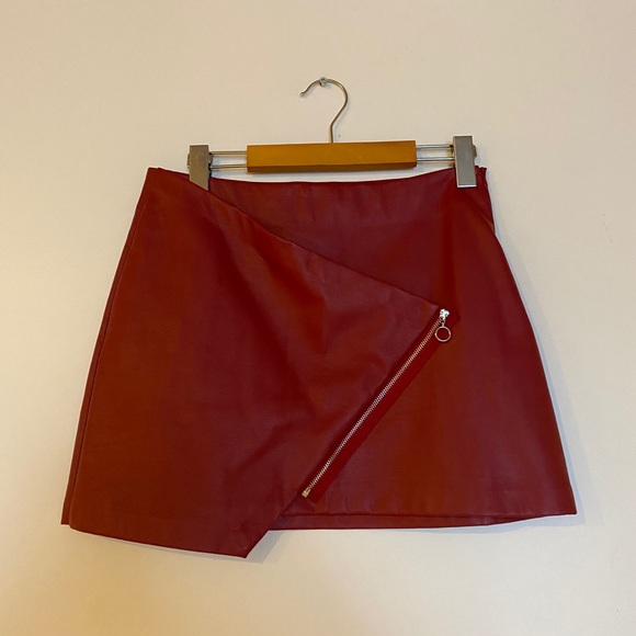 Zara Asymmetrical Faux Leather Skirt - Picture 3 of 5